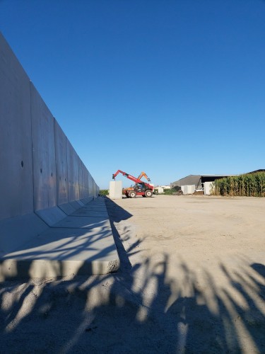 L-shaped retaining walls